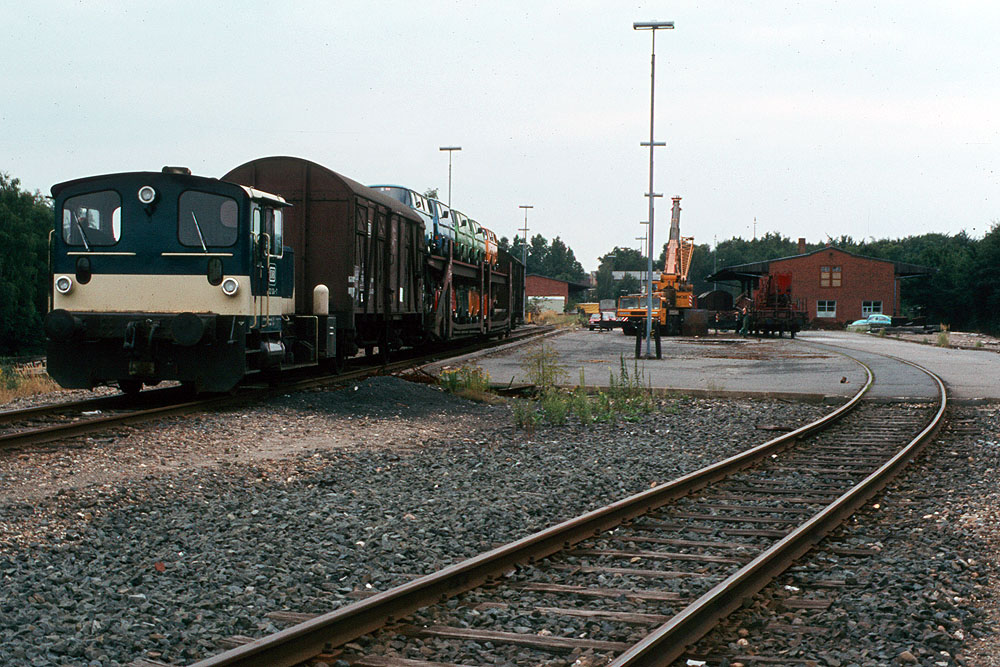 https://www.eisenbahnfotograf.de/datei/August 1981/1830113 DB 332124 Ochsenzoll 11.8.81.jpg